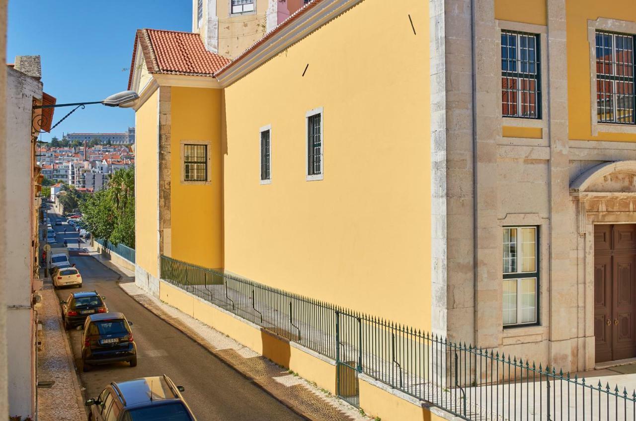 Charming Em Belem-books And Canvas * Lisboa